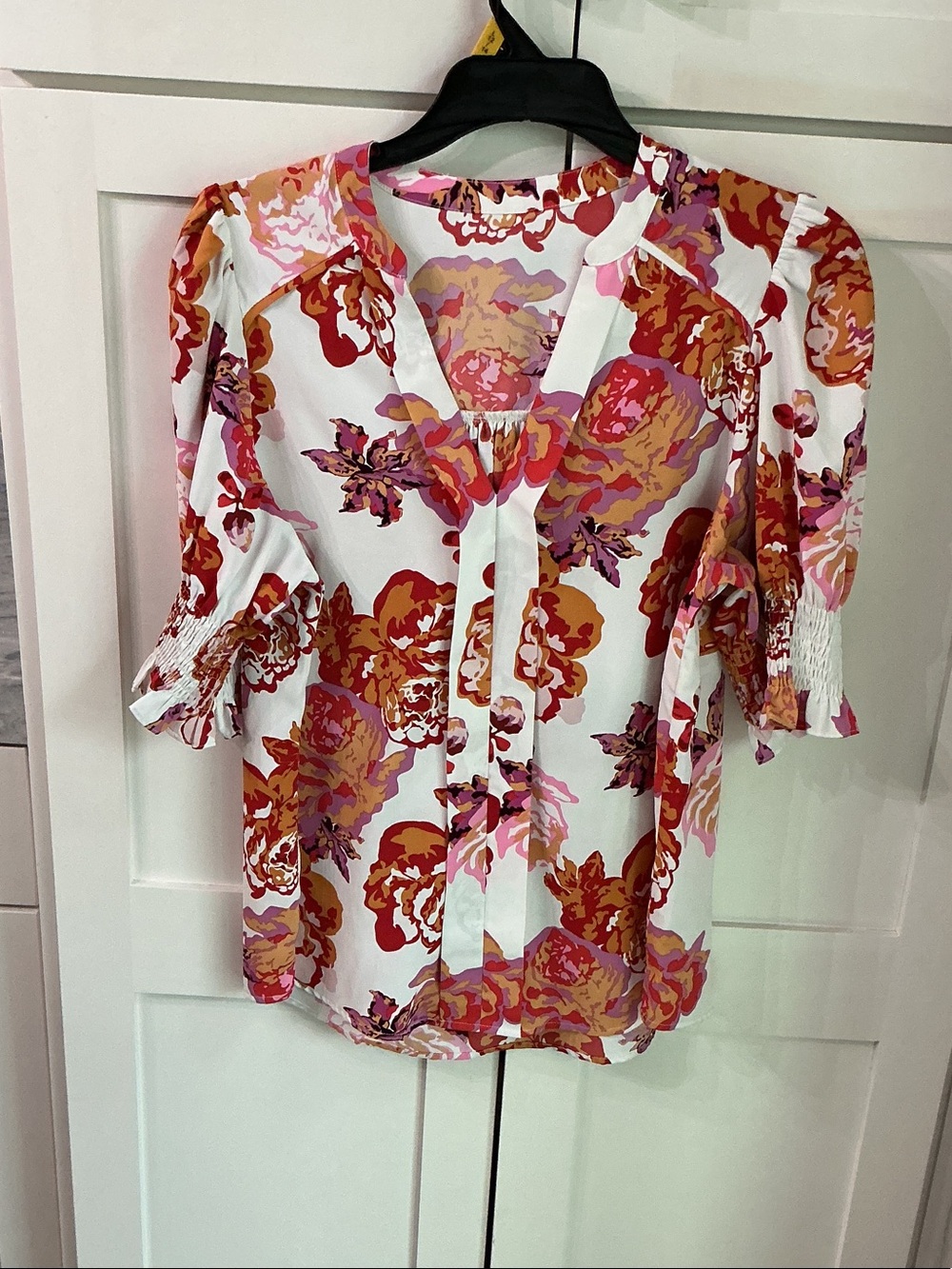 White Floral V-Neck Puff Sleeve Blouse